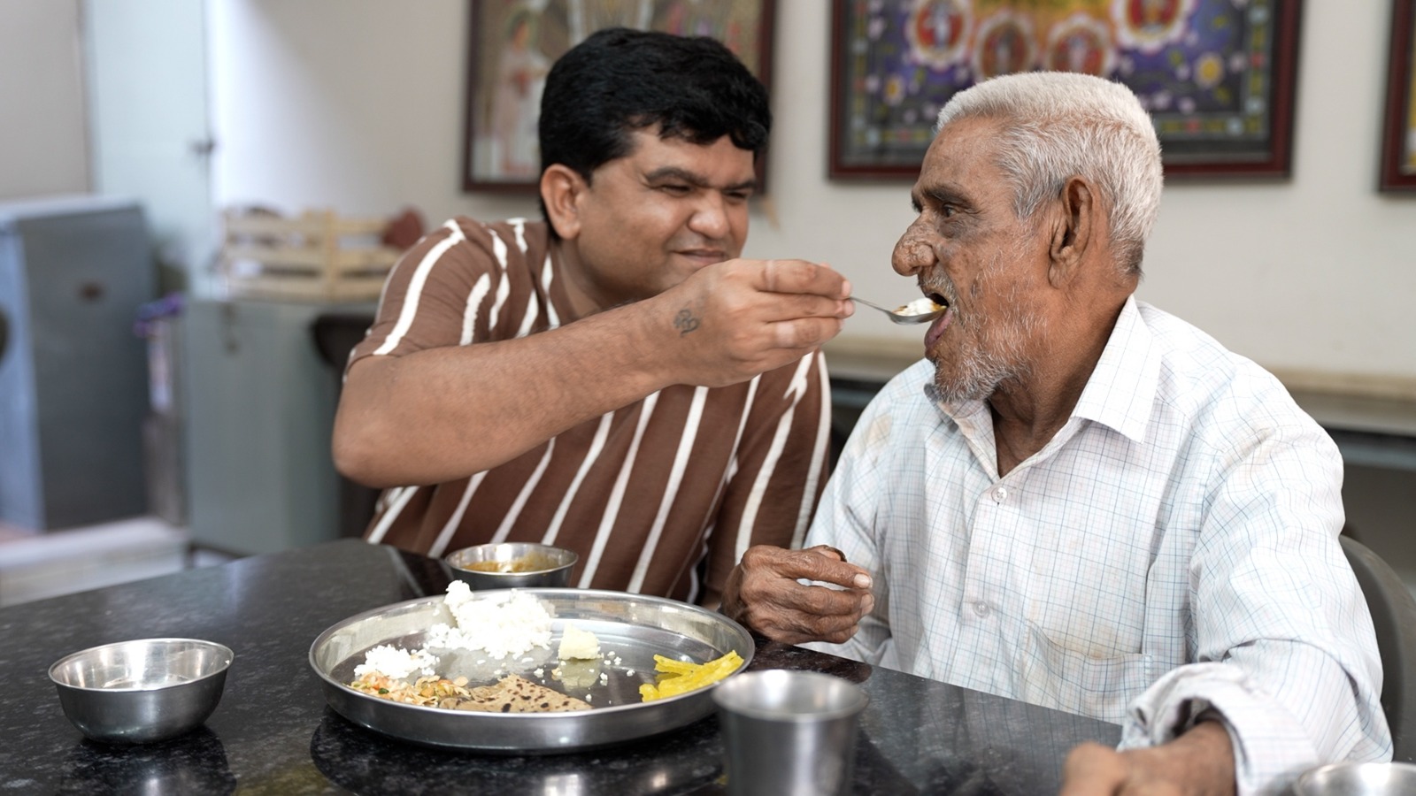 Mann Old Age Home Elderly Care and Happiness